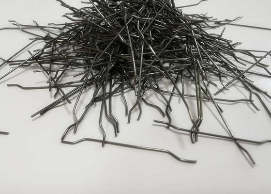 Flojo enganchado termina el material de acero del alambre de acero de la resistencia de la fibra que pega 0.6m m
