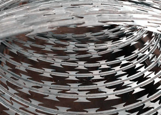 Diámetro galvanizado sumergido caliente de la cerca los 20cm los 30cm del alambre de púas de la maquinilla de afeitar